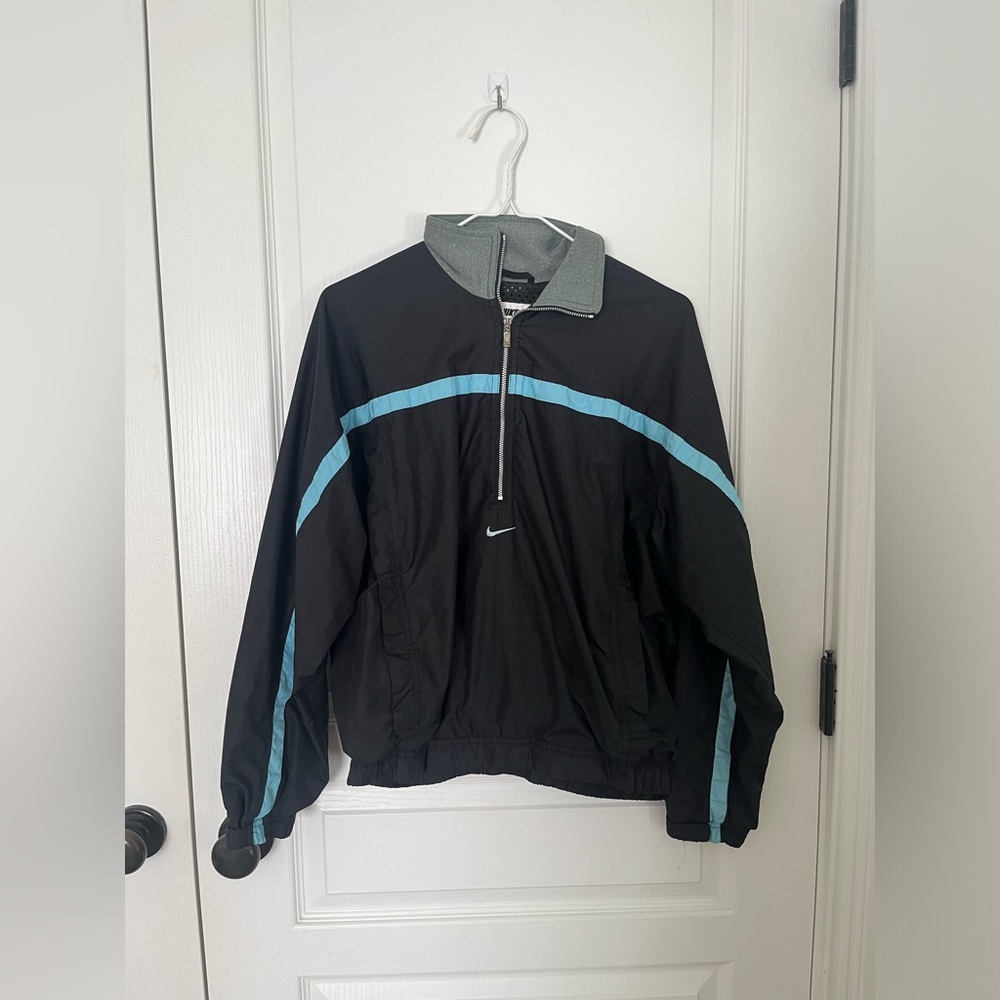 VINTAGE NIKE WINDBREAKER